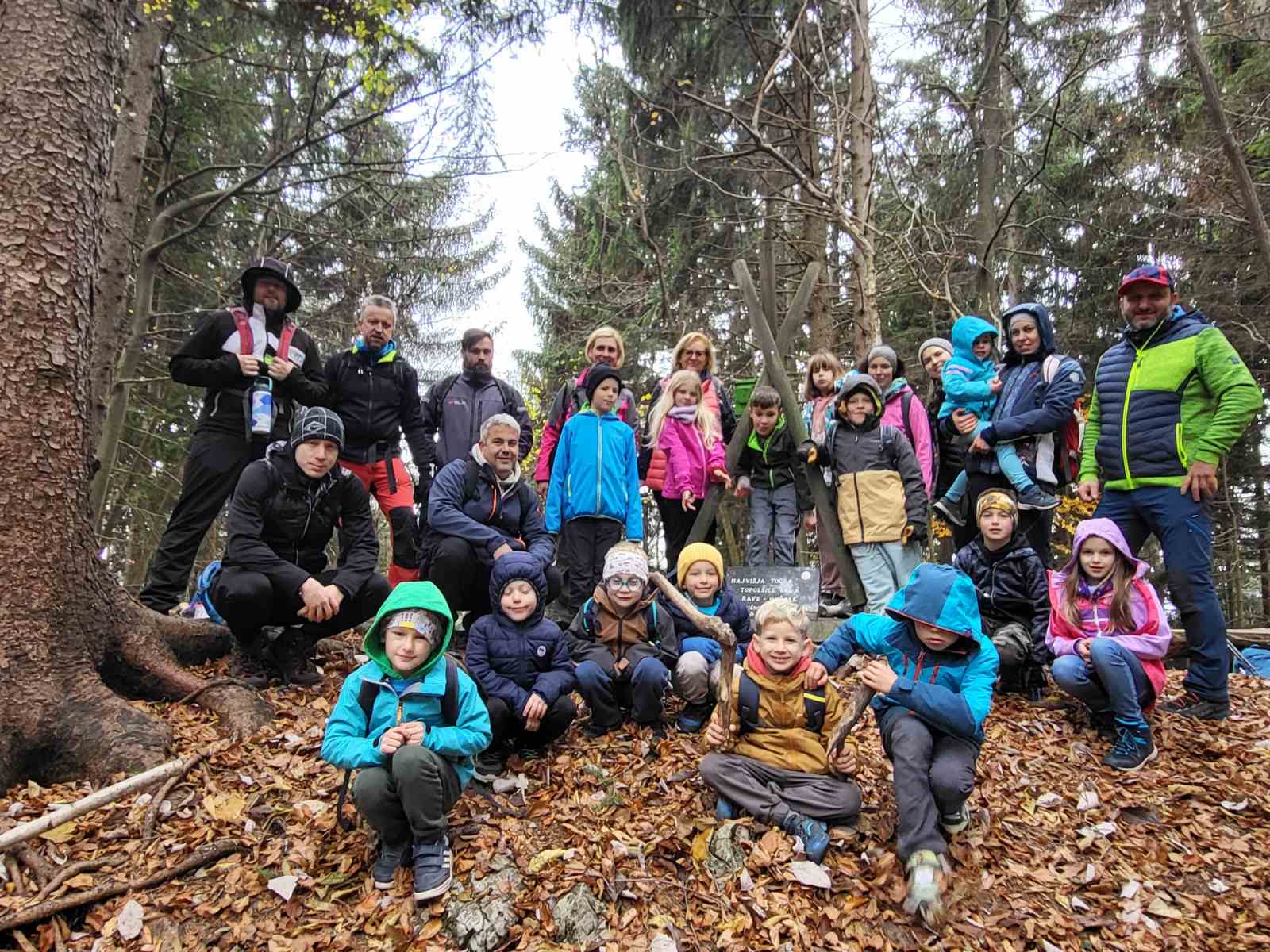 Planinska skupine podružnične šole Topolščica na Lomeku