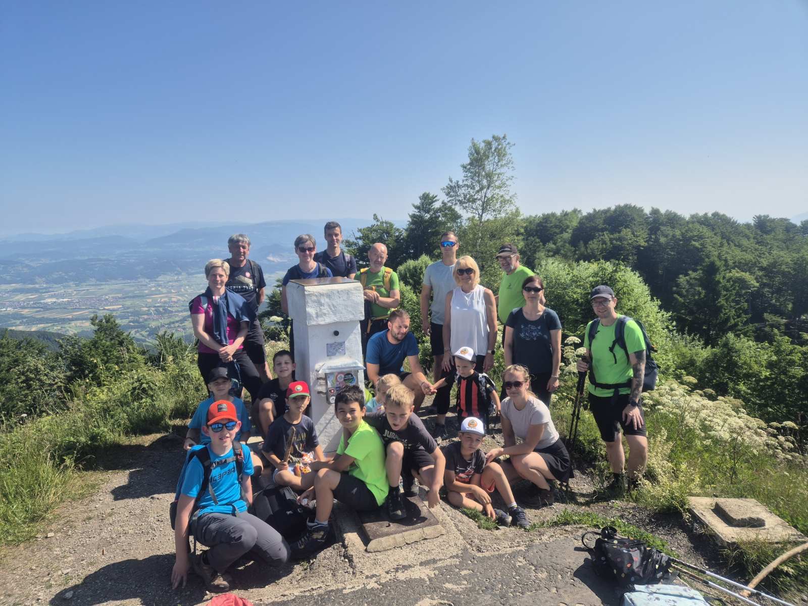 Mlajša planinska skupina OŠ KDK na Mrzlici